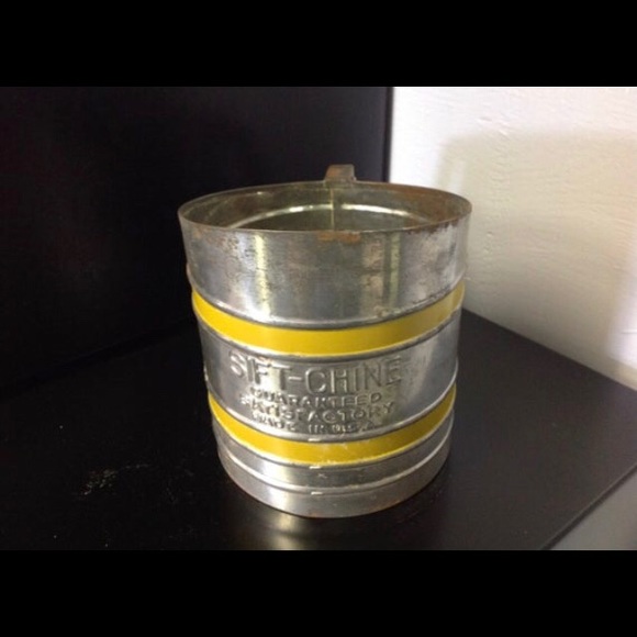 Vintage Sift-Chine Yellow and Silver Flour Sifter - Picture 1 of 7